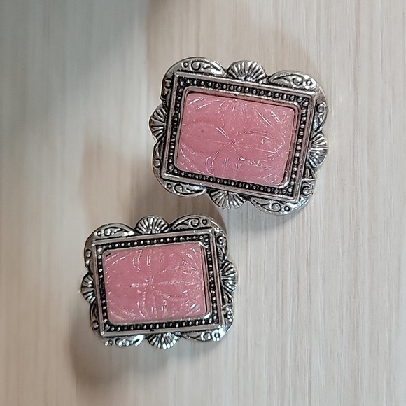Floral Etched Glass Stud Earrings, pink - Picture 5 of 8